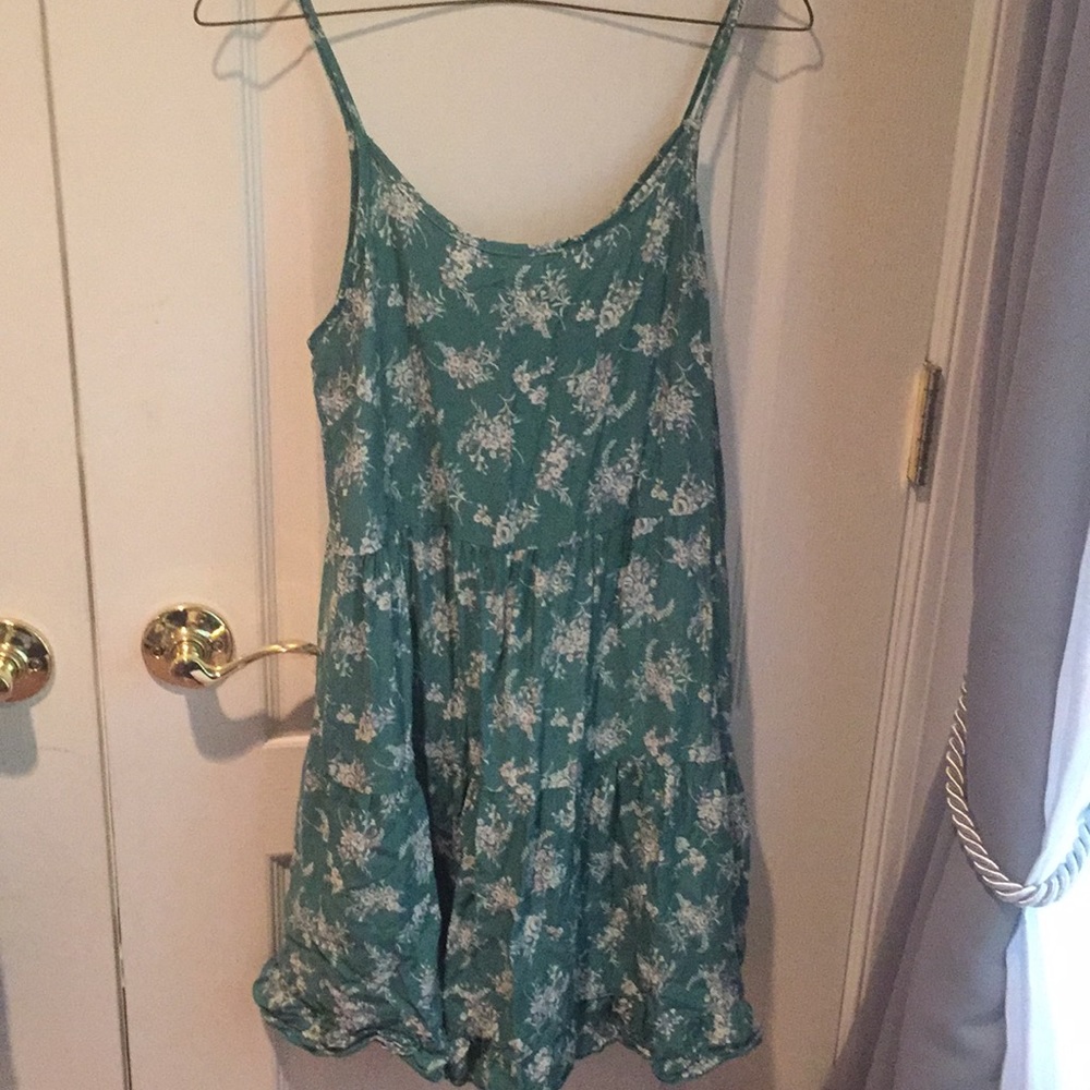 Cute teal flower dress!